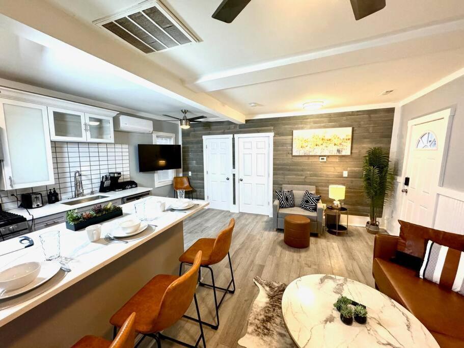 Apartamento Little House On 47Th Cleveland Exterior foto