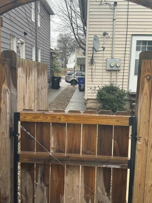 Apartamento Little House On 47Th Cleveland Exterior foto